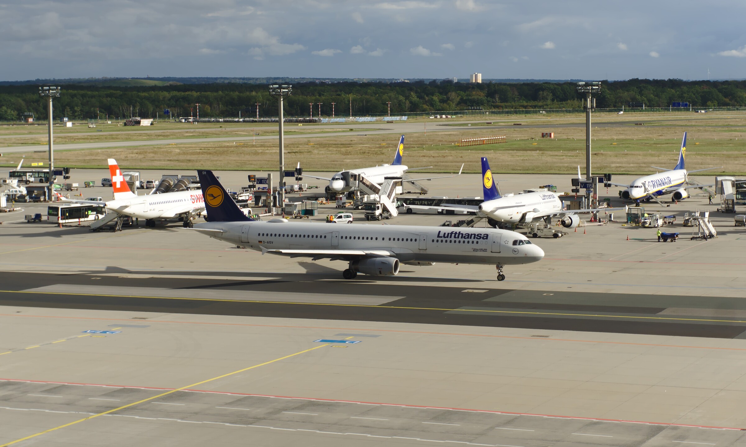 The Lufthansa Airbus A321 “Bingen am Rhein”.