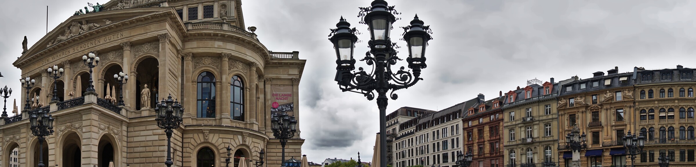 A panorama of the opera place.